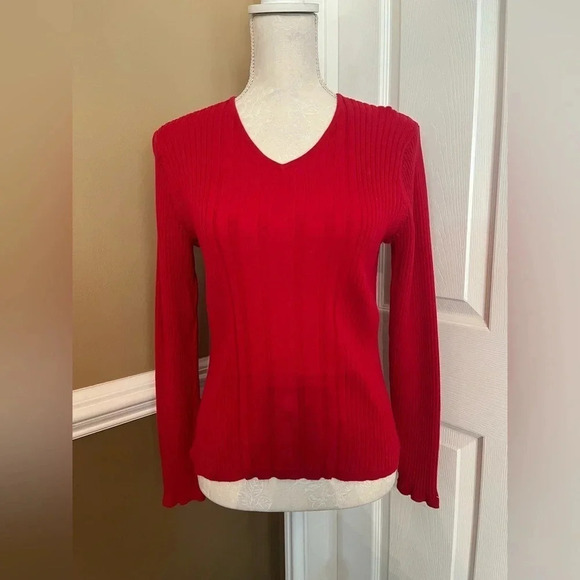 Studio by Liz Claiborne pullover red long sleeve top. Size M - Picture 8 of 12